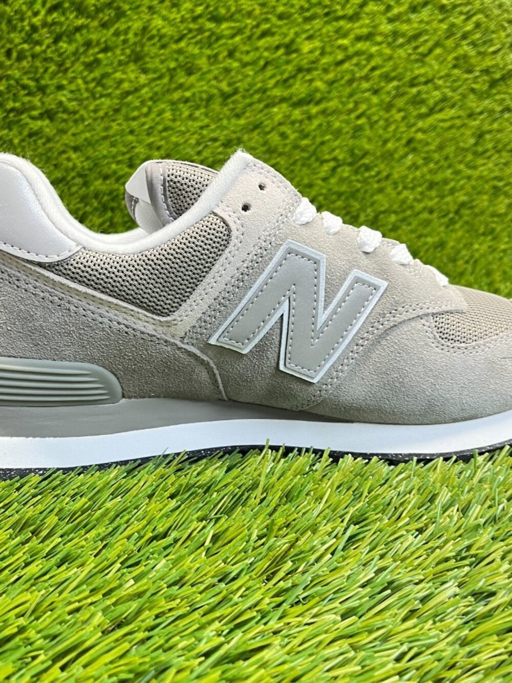 New Balance 574 Classic Mens Size 8 Gray White Athletic Running Shoes Sneakers - Picture 4 of 10